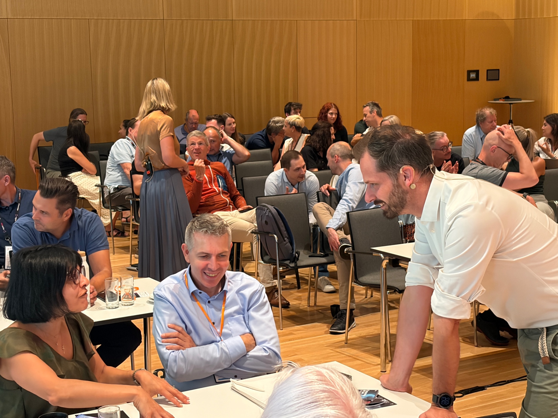 Diskussion im Vortragssaal