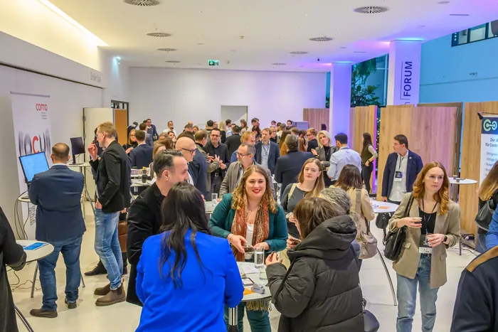 Konzentriertes Publikum im Vortragssaal