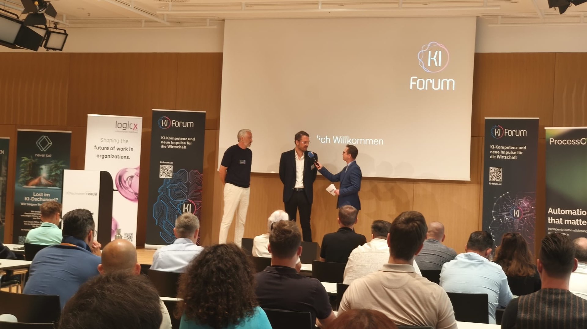 Publikum im OÖNachrichten Forum