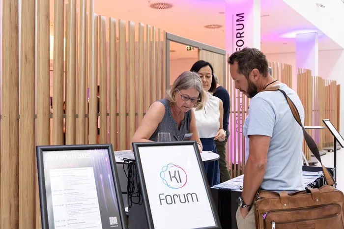 Registration area with KI-Forum information displays